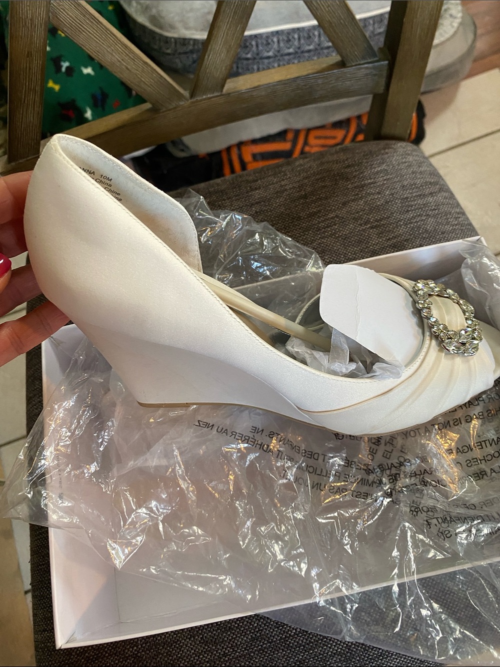 Touch of Nina Elegant Ivory Satin Women's Dress Shoes with Crystal Accent NWT
